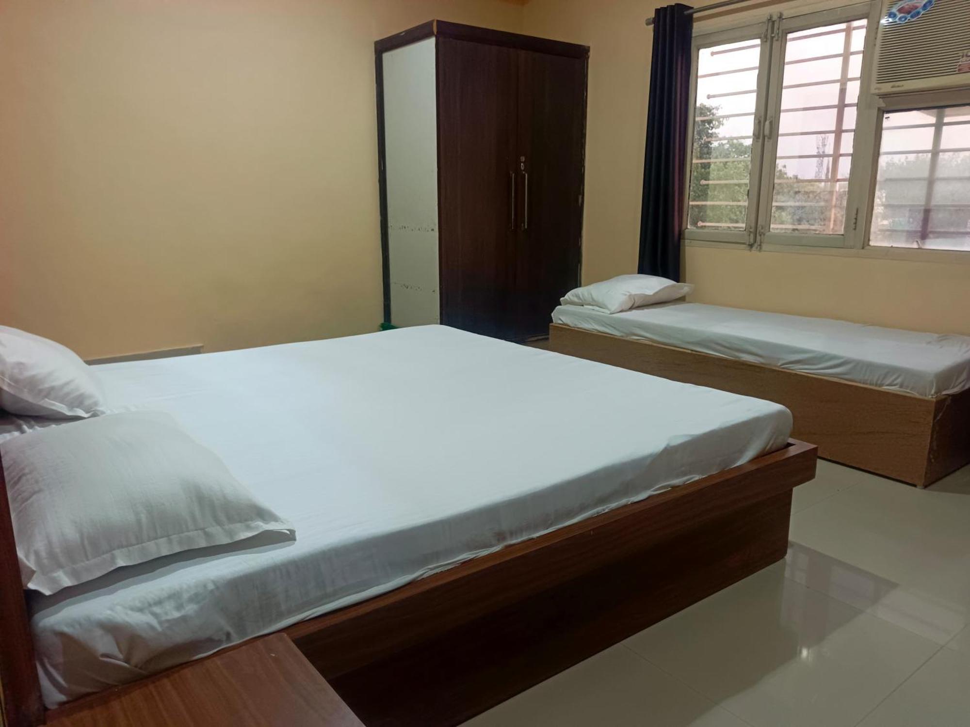 Rangoli Ac Rooms And Banquets Джханси Экстерьер фото