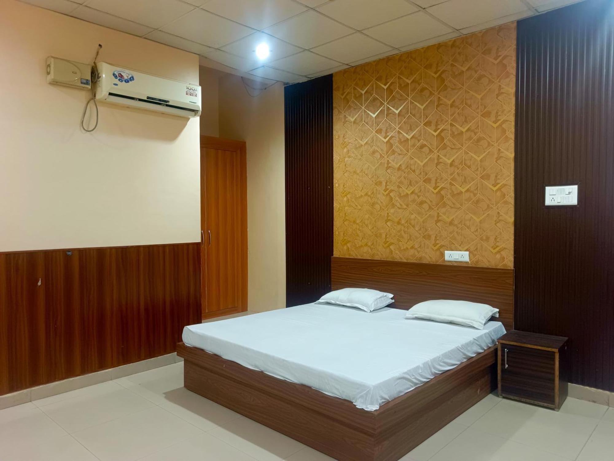 Rangoli Ac Rooms And Banquets Джханси Экстерьер фото
